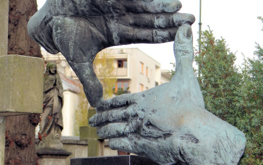 Grave sculpture of Krzysztof Kieślowski